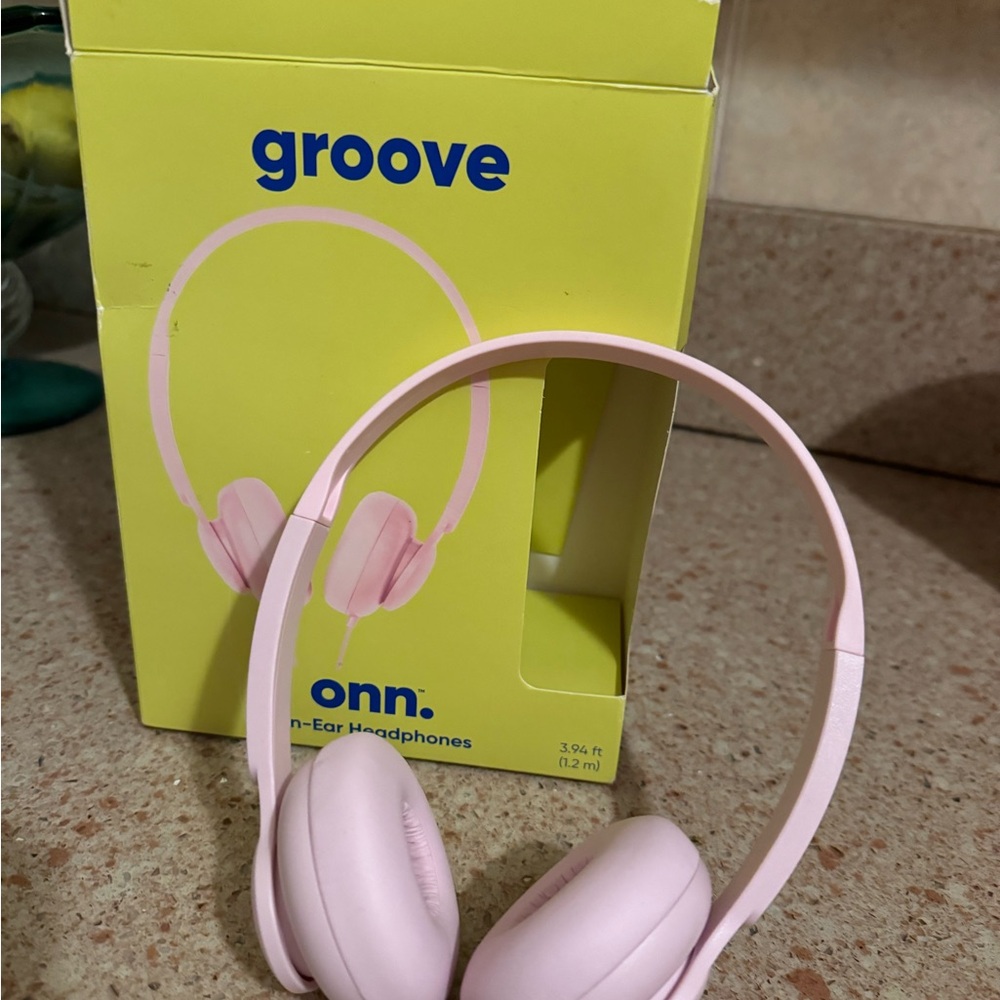 On Running Groove Pink Headphones